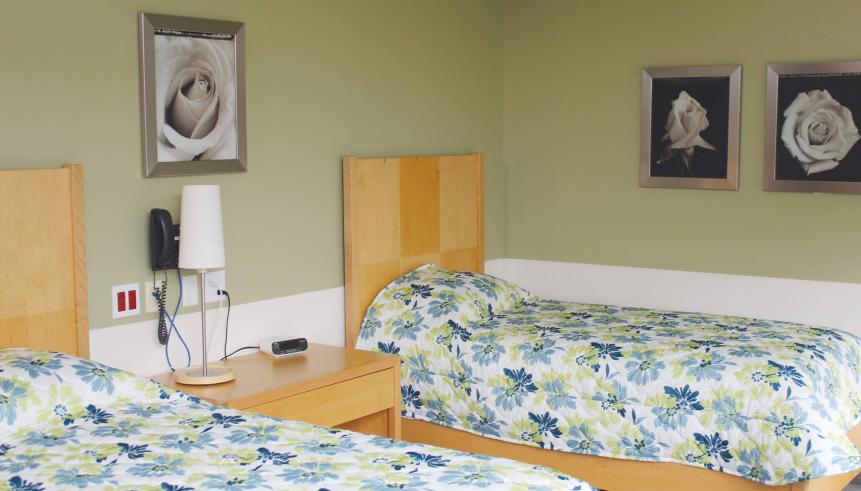 Studio room with two single beds