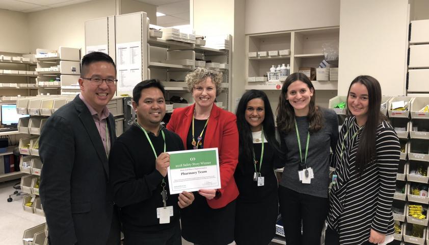 The team with Julia Hanigsberg and the Patient Safety Award. 