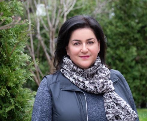 Naomi Azrieli outside wearing a scarf. 